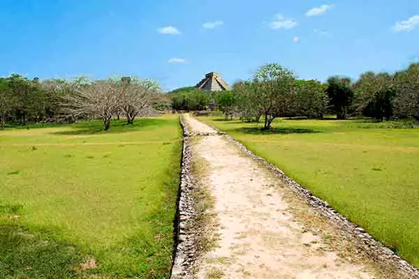 representación de un sacbe rumbo a Chichén Itzá