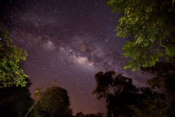 Duerme bajo el cielo estrellado de Cobá