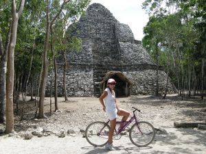 Paseando en Bicicleta en Cobá