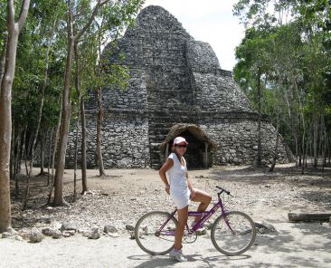 Paseando en Bicicleta en Cobá