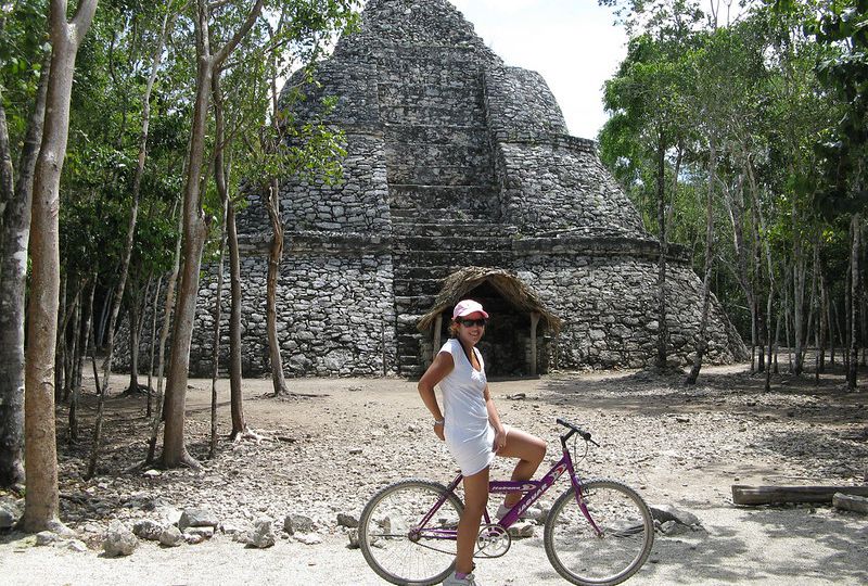 Paseando en Bicicleta en Cobá