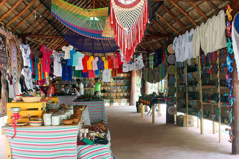 artesanias mayas en Cobá