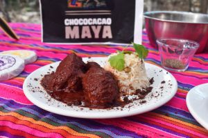 Pollo al cacao, receta tradicional de Cobá