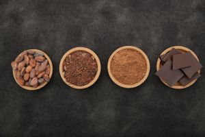 recipientes con cacao natural