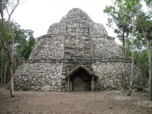 Templos dentro de la zona de cobá