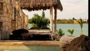 Vista de una laguna desde hostal de Tulum