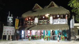 Fachada externa de un eco hotel en tulum