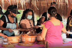 linea de buffet en chococacao maya